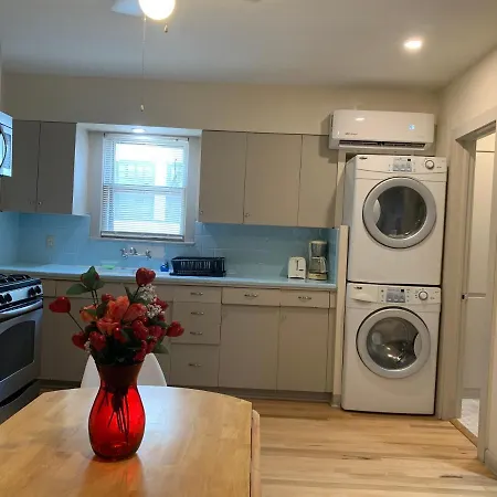 125-#4 Downtown Cozy Upstairs One Bedroom Apt